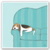 Sticker Beagle mignon dormant sur le canapé | Amoureux des (Devant)