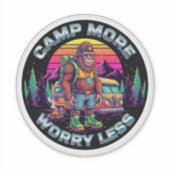Sticker Bigfoot Camping-Camp Plus de Soucis Moins (Devant)