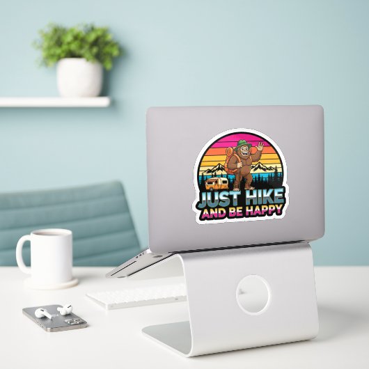 Sticker Bigfoot Camping-Just hike And Be Happy (Ordinateur portable sur le bureau)