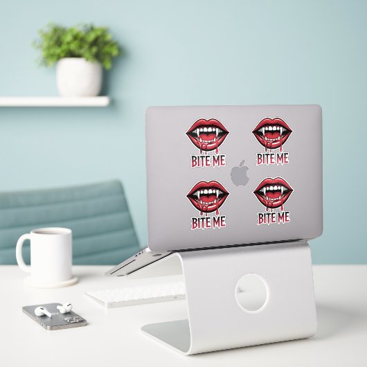 Sticker Bite Me Vampire Mouth (Ordinateur portable sur le bureau)