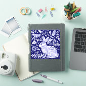Sticker Bleu foncé Lapin Bois Oiseau Floral Delft Dedham (Couverture iPad)