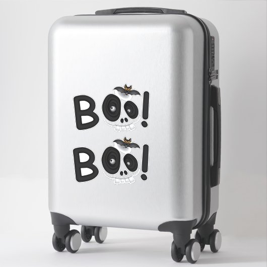 Sticker BOO with a Bite – Bat & Skull Halloween Lettering (Sur valise)
