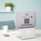 Sticker Calligraphie & Cœur Suivez-moi Code QR des médias (Ordinateur portable sur le bureau)