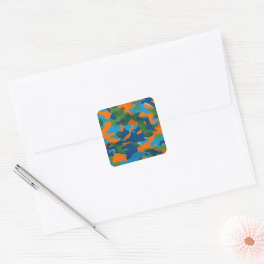 STICKER CARRÉ 鮮やかなオレンジ、青、緑のカモフラージュ柄 (Enveloppe)