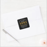 Sticker Carré 30th Birthday Born 1993 Ajouter Nom Black Gold Car<br><div class="desc">Anniversaire personnalisé ajoutez votre nom et votre année autocollante. Modifiez le nom et l'année avec le modèle fourni. Un merveilleux accessoire de fête d'anniversaire personnalisé. Plus de cadeaux et de fournitures de fête disponibles avec le design "normes de fixation" dans le magasin.</div>