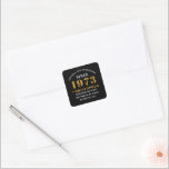 Sticker Carré 50th Birthday Born 1973 Ajouter Nom Black Gold Car<br><div class="desc">Anniversaire personnalisé ajoutez votre nom et votre année autocollante. Modifiez le nom et l'année avec le modèle fourni. Un merveilleux accessoire de fête d'anniversaire personnalisé. Plus de cadeaux et de fournitures de fête disponibles avec le design "normes de fixation" dans le magasin.</div>