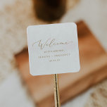 Sticker Carré Accueil Mariage de calligraphie or Delicy<br><div class="desc">Ces délicats stickers de mariage de calligraphie or sont parfaits pour un mariage moderne. Le design minimaliste romantique présente une belle et élégante typographie de champagne jaune doré sur un arrière - plan blanc au look épuré et simple. Personnalisez ces autocollants avec l'emplacement de votre mariage, vos noms et votre...</div>