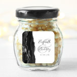 Sticker Carré Agate Geode Script Mariage noir argent<br><div class="desc">Cet élégant autocollant mariage moderne présente une aquarelle noire géode d'agate décorée de faux parties scintillant argent. Customisez facilement le texte gris fusain sur un arrière - plan blanc,  avec les noms de la mariée et du marié dans la calligraphie manuscrite sur une grande et légère amande gris.</div>