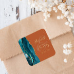 Sticker Carré Agate Géode Script Turquoise Or Brûlé Orange Maria<br><div class="desc">Cet élégant autocollant mariage moderne présente un design turquoise d'aquarelle bleu géode avec une parties scintillant en faux or. Customisez facilement le texte de couleur or sur un arrière - plan orange brûlé,  avec les noms de la mariée et du marié en calligraphie manuscrite sur une grande esperluette.</div>