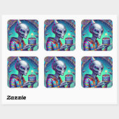 Sticker Carré Alien tenant Birthday Cake (Feuille)