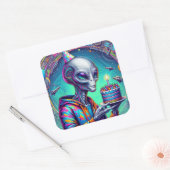 Sticker Carré Alien tenant Birthday Cake (Enveloppe)