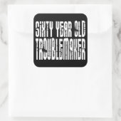 Sticker Carré Anniversaire amusant : 60 ans, faiseur de troubles (Sac)