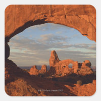 Arche de la tourelle vue par la fenêtre nord, Arch