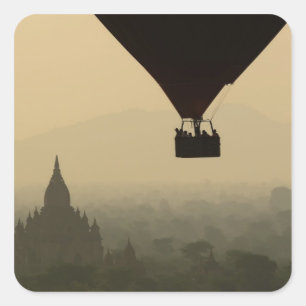 Sticker Carré Asie, Myanmar, Bagan, ballon au-dessus des temples