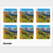 Sticker Carré Automne dans un paysage de Dolomites avec église (Feuille)