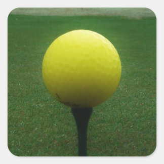 Sticker Carré Bal de golf jaune sur un terrain de golf de montag