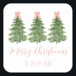 Sticker Carré Balise cadeau Pink En vichy Bow Christmas Tree Sti<br><div class="desc">Balise cadeau autocollante adorable avec arbres de Noël avec design de dessus d'arc en vichy rose,  personnalisée avec votre nom</div>