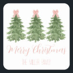 Sticker Carré Balise cadeau Pink En vichy Bow Christmas Tree Sti<br><div class="desc">Balise cadeau autocollante adorable avec arbres de Noël avec design de dessus d'arc en vichy rose,  personnalisée avec votre nom</div>