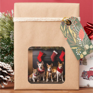 Sticker Carré Basenji au coin du feu de Noël
