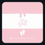 Sticker Carré Bébé Fille Rose Bows & Little Feet Custom<br><div class="desc">Le design doux de rose et blanc présente colorblock arrière - plan,  poka rose ruban et arc,  et blanc bébé pieds silhouette,  avec "It's a girl" en texte tourbillonnant rose. Personnaliser avec le nom du bébé ou le nom de la mère à être en texte blanc.</div>