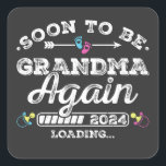 Sticker Carré Bientôt être grand-mère à nouveau 2024 Chargement<br><div class="desc">Bientôt être grand-mère de nouveau 2024 Chargement promu à grand-mère Funny Crew Graphic design Cadeau Carré Stickers Collection classique.</div>