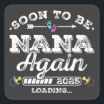 Sticker Carré Bientôt être Nana à nouveau 2025 Chargement<br><div class="desc">Bientôt être Nana de nouveau 2025 Chargement promu à Maman Funny Crew Graphic design Cadeau Carré Stickers Collection classique.</div>