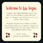 Sticker Carré Bienvenue sur le panier de bienvenue du Mariage de<br><div class="desc">Se marier à Las Vegas ? Ces autocollants blancs et noirs de bienvenue complètent parfaitement le panier de bienvenue de votre hôtel. Personnalisez avec votre propre texte sincère.</div>