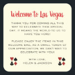 Sticker Carré Bienvenue sur le panier de bienvenue du Mariage de<br><div class="desc">Se marier à Las Vegas ? Ces autocollants blancs et noirs de bienvenue complètent parfaitement le panier de bienvenue de votre hôtel. Personnalisez avec votre propre texte sincère.</div>