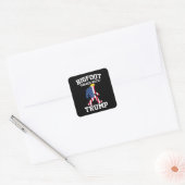 Sticker Carré Bigfoot Se Déplace Avec Les Élections Trump De 202 (Enveloppe)