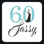 Sticker Carré Blue 60 et Sassy | Typographie 60e anniversaire<br><div class="desc">60 et Sassy 60th Birthday Sticker. Les mots "60 et Sassy" en parties scintillant noire et bleue sont mis en utilisant la typographie moderne. Des produits correspondants tels que des invitations, des étiquettes d'adresse de retour, des enveloppes et des timbres-poste sont disponibles. Si vous avez besoin d'aide, contactez-nous par l'intermédiaire...</div>