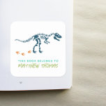 Sticker Carré Boys Cool T-Rex Dinosaur Plate-forme pour enfants<br><div class="desc">Le design de l'autocollant "ce livre appartient" de ce garçon cool est doté d'un fossile de dinosaure bleu marine t-Rex et vous permet d'ajouter le nom de vos enfants dans une belle typographie. Parfait pour le retour de votre enfant aux fournitures scolaires. Consultez le reste de notre collection pour d'autres...</div>