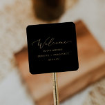Sticker Carré Calligraphie Or Délicate | Mariage noir Bienvenue<br><div class="desc">Ces délicates calligraphie or noir mariage de bienvenue autocollants sont parfaits pour un mariage moderne. Le design minimaliste romantique présente une belle et élégante typographie de champagne jaune doré sur un arrière - plan noir au look épuré et simple. Personnalisez ces autocollants avec l'emplacement de votre mariage, vos noms et...</div>