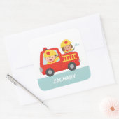 Sticker Carré Camion feu rouge avec pompier garçon et chiot (Enveloppe)