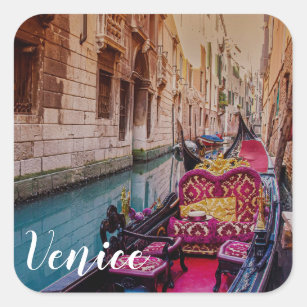 Sticker Carré Canal avec gondole traditionnelle à Venise, Italie