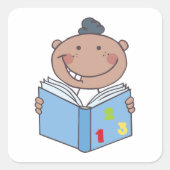 Sticker Carré Caricature mignonne enfant Lire un livre de chiffr (Devant)