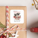 STICKER CARRÉ CARLINS ET KISSES FUNNY MERRY NOËL TEXTE PERSONNAL<br><div class="desc">DÉTENDEZ-VOUS À CETTE FÊTE DE VACANCES AVEC UN CARLIN DE CHIENS À THÈME STICKER AVEC ESPACE POUR UN MESSAGE PERSONNALISÉ. UTILISEZ LE POUR AMOUREUX DES ANIMAUX,  CHIEN OU PROPRIÉTAIRE DE CHAT,  CHAT DAME,  CHAT OU CHIEN PERSONNE OU QUICONQUE AIME SON AMI FURIEUX</div>