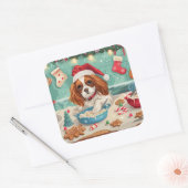 Sticker Carré Cavalier King Charles Spaniel Cuisinant pour Noël (Enveloppe)