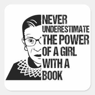 Sticker Carré Célèbre RBG, ne sous-estimez jamais la fille avec