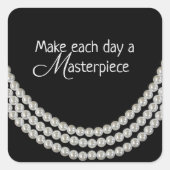 Sticker Carré chaîne de perles sur noir avec citation (Devant)