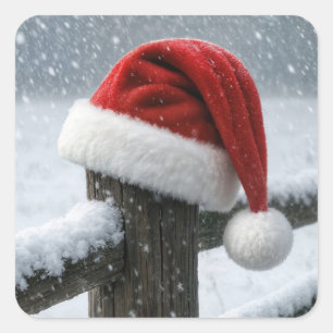 Sticker Carré Chapeau de Père Noël sur une borne de clôture enne