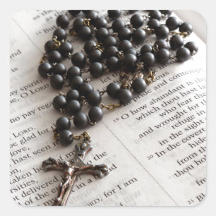 Sticker Carré Chapelet sur la bible