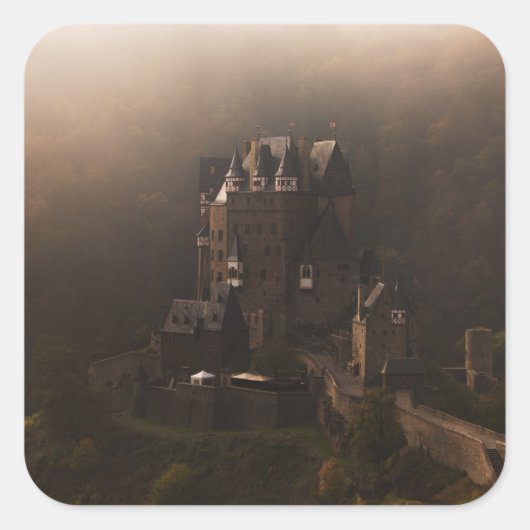 Sticker Carré Château de Burg Eltz dans le brouillard matinal (Devant)