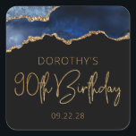Sticker Carré Chic Agate Geode Blue Gold 90th Birthday Party<br><div class="desc">Ces autocollants chic et glamour du 90ème anniversaire ont une aquarelle d'une géode d'agate dans les tons bleus avec des reflets de parties scintillant d'or. Les mots "90th Birthday" apparaissent dans la parties scintillant en faux or dans une police décorative moderne d'écriture manuscrite. Customisez-les avec le nom de l'honoré et...</div>