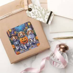 Sticker Carré Chiens Beagle faisant Trick-or-Treating dans un co