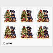 Sticker Carré Chiot de Noël Rottweiler par l'arbre festif (Feuille)