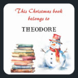 Sticker Carré Christmas Snowman Kids Ce Livre Appartient À Nomme<br><div class="desc">Inspirer l'émerveillement de lire ce Noël, avec ce mignon autocollant de plaque d'immatriculation. Les mots sont "Ce livre de Noël appartient à" en typographie de script rouge, suivi du nom du destinataire (cliquez sur "Personnaliser" pour entrer le nom que vous souhaitez). L'autocollant festif est décoré d'une photo en aquarelle d'un...</div>