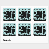 Sticker Carré Classe de 2026 Noir Silhouette Grads Tossing Casqu (Feuille)