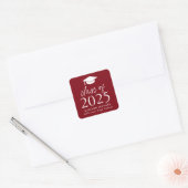 Sticker Carré Classe moderne de 2025 Script Bourgogne Graduation (Enveloppe)