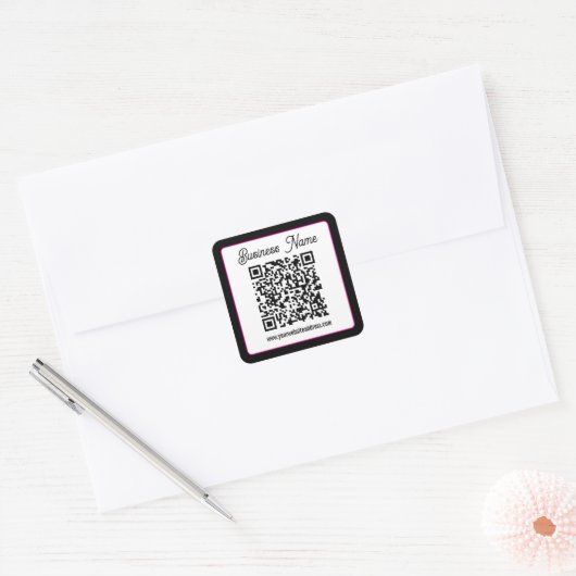 Sticker Carré Code QR avec écriture cursive de script (Enveloppe)