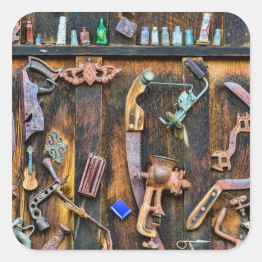 Sticker Carré Collection d'antiquités au mur (Devant)